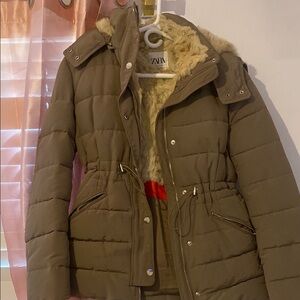 Zara Women's Olive Puffer Jacket